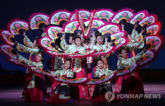 활짝 핀 꽃처럼