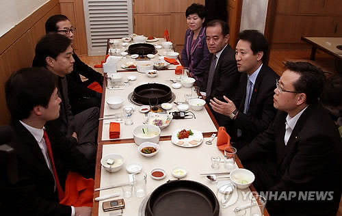 홍준표, 오세훈과의 만찬 회동…약자 지원과 중도 표심 경쟁 예고