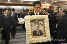 `인권운동 대부 故 이돈명 변호사 영결식