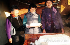 <사람들> 두부로 사랑전하는 할머니 삼총사