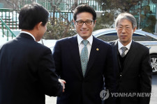 정병국 장관 첫 출근