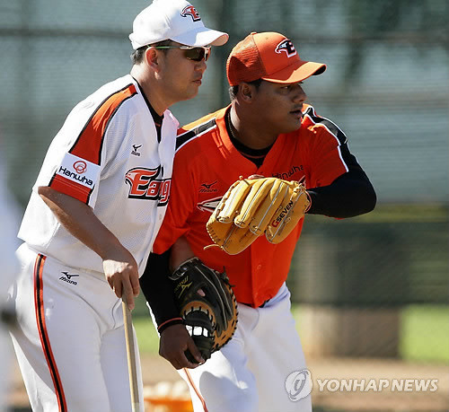 롯데, 강성우 코치 영입으로 포수들의 발전 도모