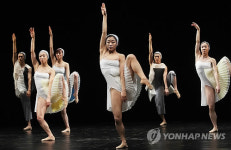 국립현대무용단 창단공연 블랙 박스