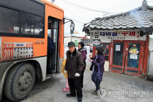 섬진강댐 공사로 수몰되는 운암 터미널
