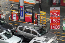 1천700원대 주유소 북적