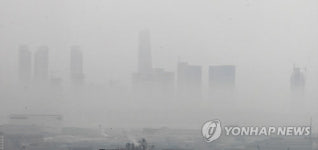 인천항 짙은 안개..9개 항로 운항 대기