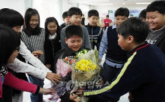 강원 벽지 4개 초등학교서 `나홀로 졸업식