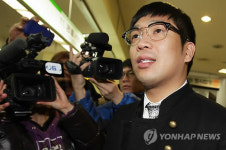 '고의발치혐의' MC몽, 4차공판 출두