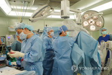 석해균 선장 복부.팔.다리 3곳 봉합(종합2보)