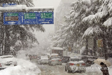 삼척 눈과의 사투 나흘째..언제 끝나려나