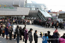 부산2저축은행 이틀째 인출 행렬