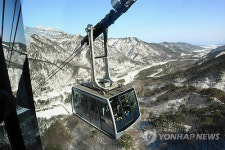 동해안 점차 정상화..관광지 모처럼 활기
