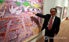무안 찾은 오승우 화백