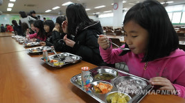 인천지역 초등생 무상급식 시작