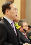 기념사 하는 최기의 KB국민카드 사장