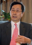 인터뷰하는 박인국 주 유엔대사