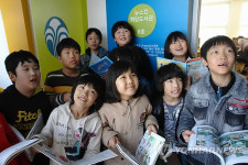 뉴스킨 코리아,  8호 희망 도서관 기증