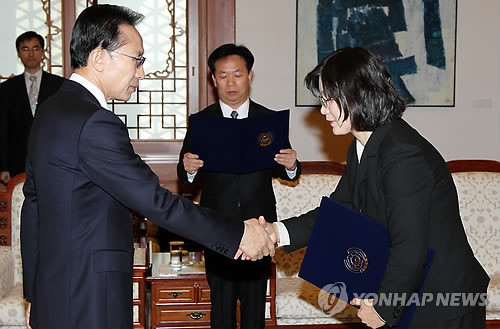 윤석열 대통령, 헌법재판관 김복형 신임 임명장 수여와 이은애 전 헌법재판관 훈장 수여식 개최