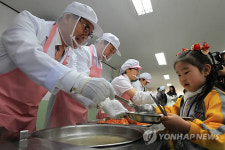 학교급식 현장 찾은 경남도지사ㆍ교육감