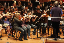 세계 각국에서 모인 100명의 유투브오케스트라 리허설