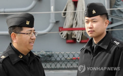 천안함 근무했던 박연수 대위와 김수길 상사