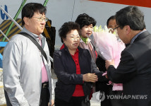 평택 뱃길로 제주 온 관광객 환영
