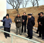 北 최영림 총리, 리현남새전문협동농장 시찰