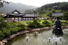 봄 향기 가득한 혼불 문학관에 오세요