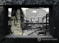 연평도는 아직 포격 흔적이..