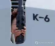 기관총 붙잡고 오열하는 故 민평기 상사 어머니