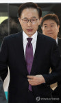 국세청 들어서는 李대통령