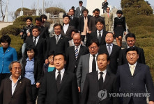 민주당 춘천 충열탑 방문