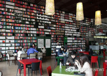 헤이리 북카페에서...