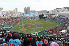 부산 사직야구장 뜨거운 야구 열기