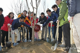 李대통령 여주 남한강 수변지역서 식목일 나무심기