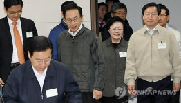 입장하는 李대통령