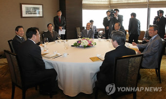 전.현직 청와대 정무수석 한 자리에