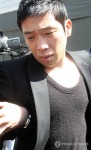 MC몽, 힘겹게