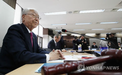 생각에 잠긴 김상주 과학벨트 부위원장