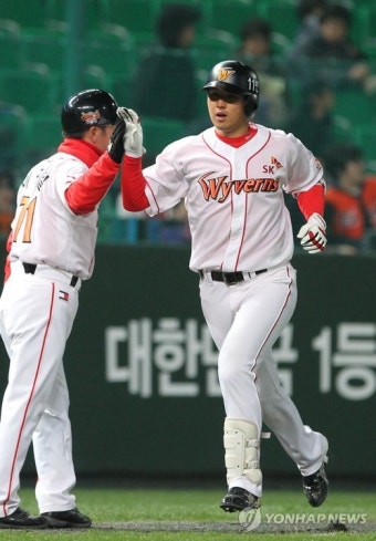 최정, 류현진에게서 3점홈런