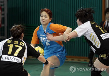 옷 늘어납니다...