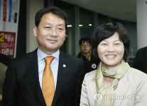 이광재 전 강원지사 부부 밝은 표정