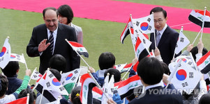 환영받는 이대통령과 누리 알-말리키 이라크총리