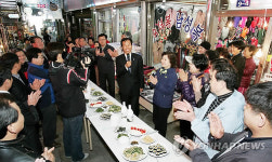 정선 고한시장 방문한 최문순 강원지사