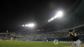 잠실야구장, 614일만에 평일 매진