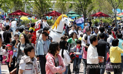 경마장 어린이날 인파