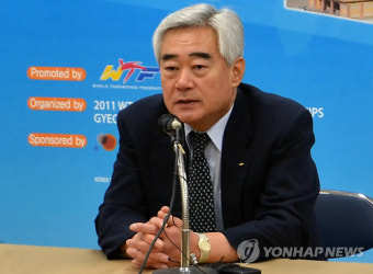 기자회견하는 조정원 세계태권도연맹 총재
