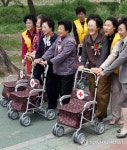 거동 불편 노인 부산 온천천 소풍
