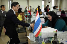 통역지원센터 방문한 김황식 총리