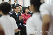 하나원 방문한 김황식 총리